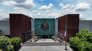 San Lázaro. (a Wikipedia (photo of the massive building of the Mexican congress in Mexico City.